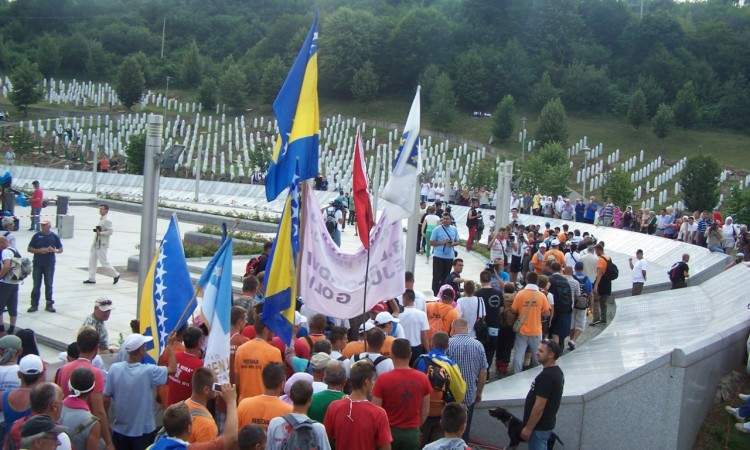 Više od pet hiljada učesnika 'Marša mira' odaje počast nedužnim žrtvama genocida